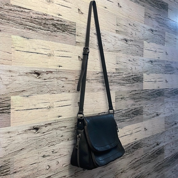 Aldo Faux Black Leather Crossbody Zipper Purse Bag - Picture 5 of 16